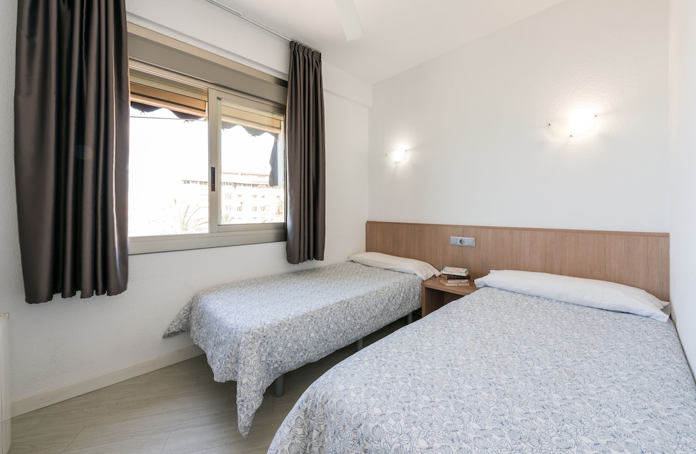 Apartamentos Flats Friends Atlantida — Hotel rooms in Benidorm, Valencian Community