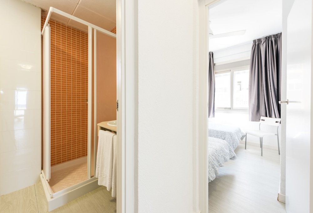 Apartamentos Flats Friends Atlantida — Hotel rooms in Benidorm, Valencian Community