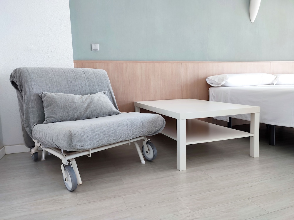 Apartamentos Flats Friends Atlantida — Hotel rooms in Benidorm, Valencian Community