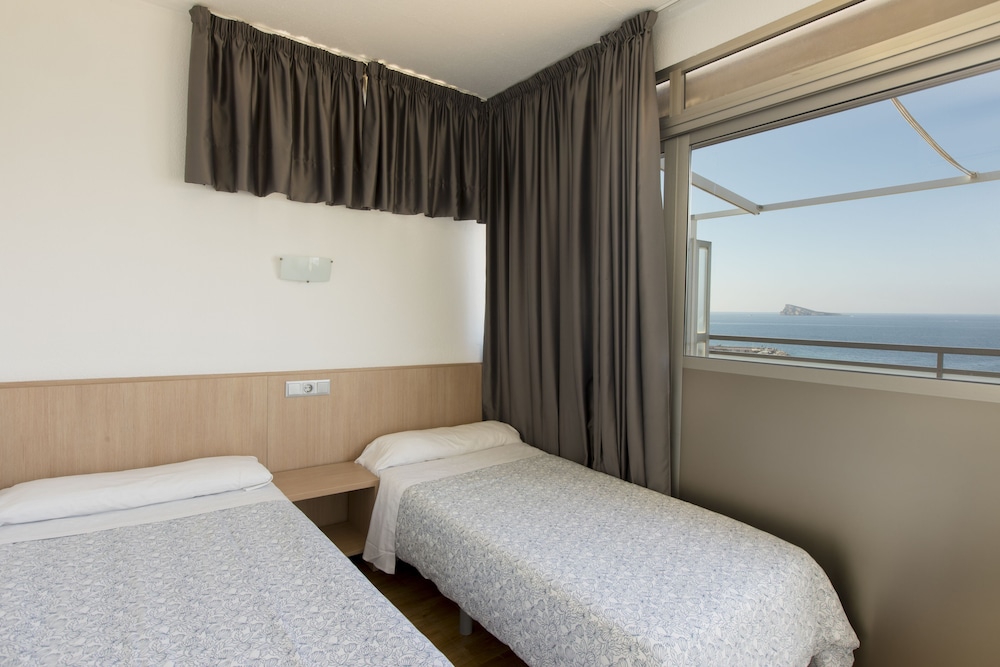 Apartamentos Flats Friends Atlantida — Hotel rooms in Benidorm, Valencian Community