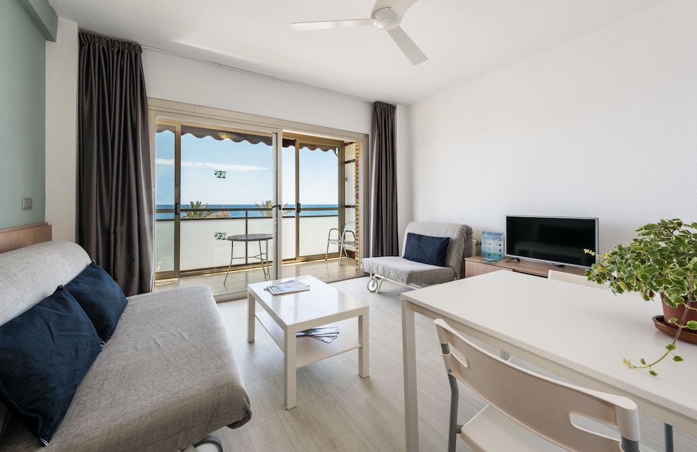 Apartamentos Flats Friends Atlantida — Hotel rooms in Benidorm, Valencian Community