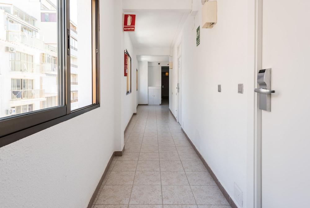 Apartamentos Flats Friends Atlantida — Hotel building in Benidorm, Valencian Community