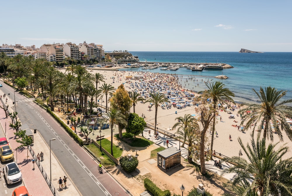 Apartamentos Flats Friends Atlantida — Beach in Benidorm, Valencian Community