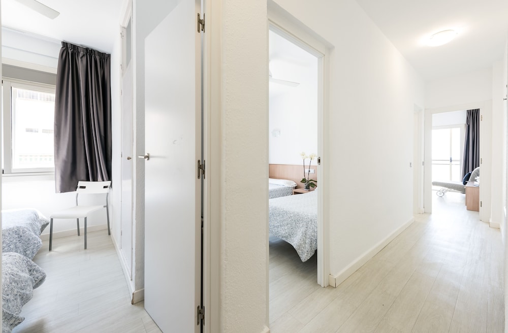 Apartamentos Flats Friends Atlantida — Hotel rooms in Benidorm, Valencian Community