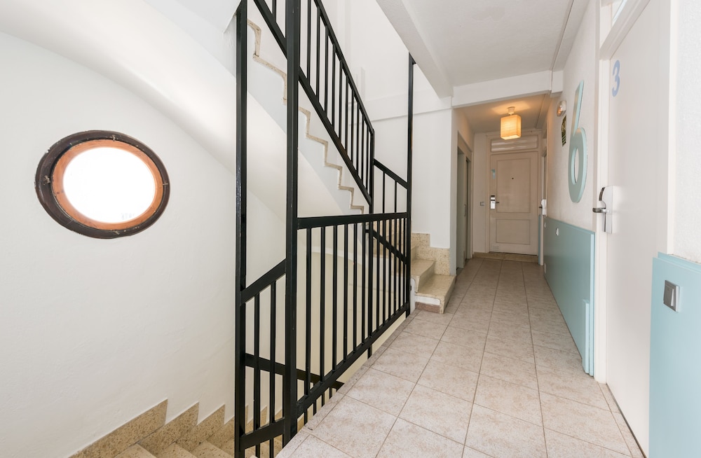Apartamentos Flats Friends Atlantida — Hotel building in Benidorm, Valencian Community