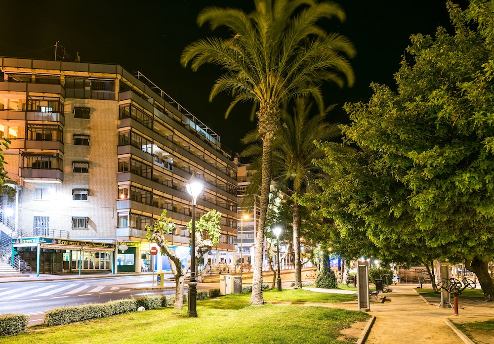 Apartamentos Flats Friends Atlantida — Hotel building in Benidorm, Valencian Community