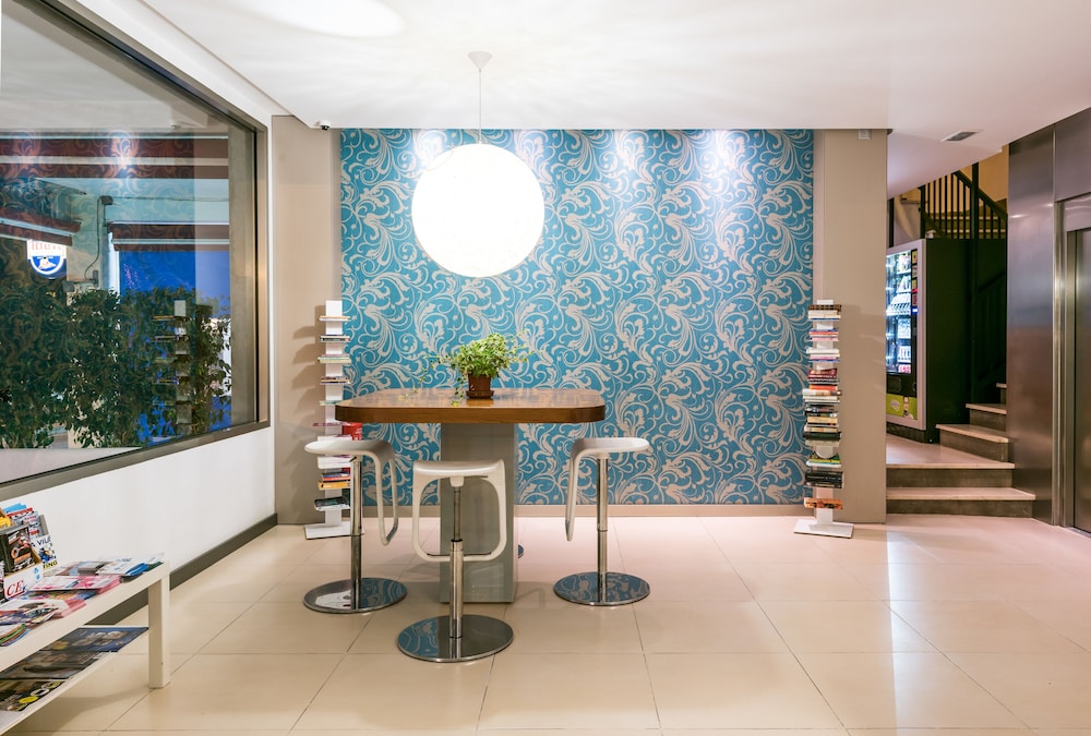 Apartamentos Flats Friends Atlantida — Hotel building in Benidorm, Valencian Community