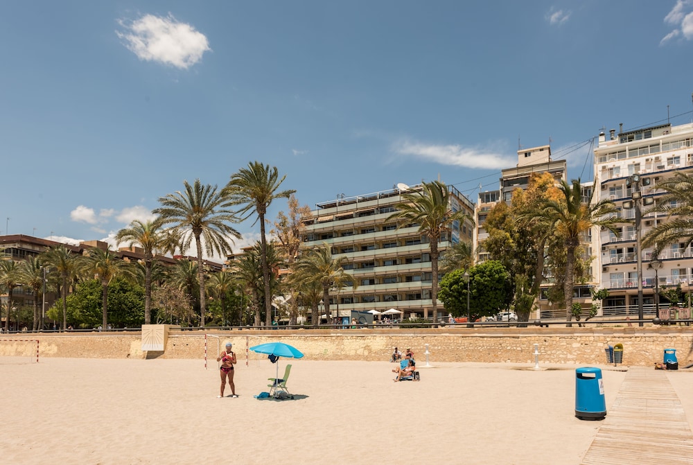 Apartamentos Flats Friends Atlantida — Beach in Benidorm, Valencian Community