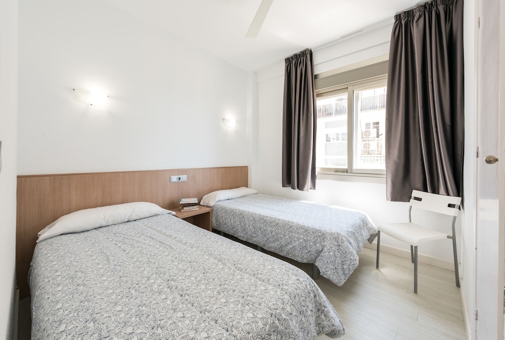 Apartamentos Flats Friends Atlantida — Hotel rooms in Benidorm, Valencian Community