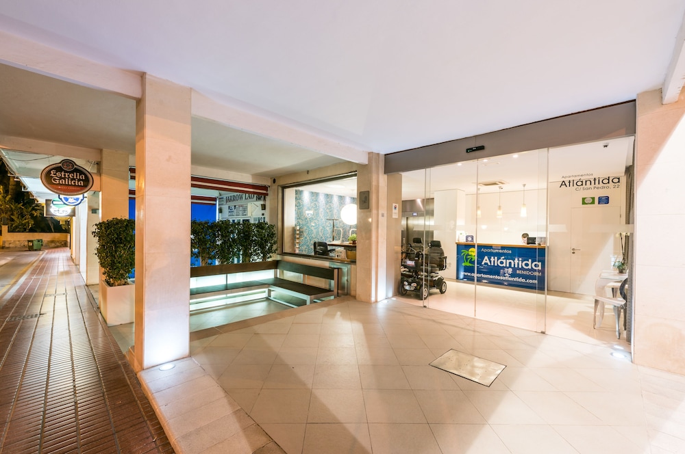 Apartamentos Flats Friends Atlantida — Hotel building in Benidorm, Valencian Community