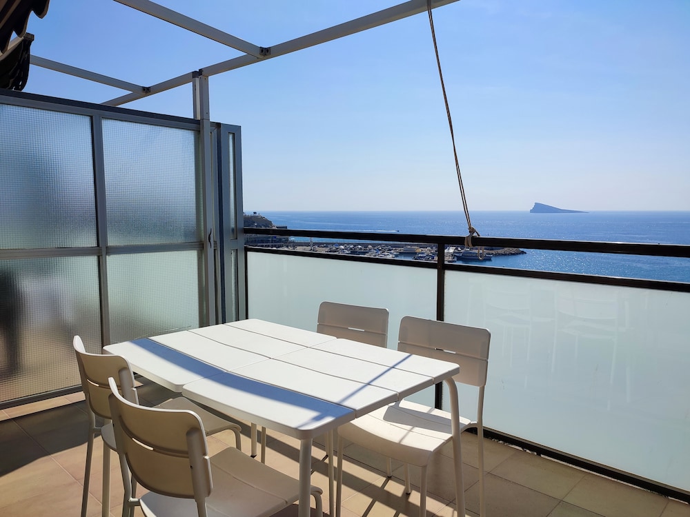 Apartamentos Flats Friends Atlantida — Hotel rooms in Benidorm, Valencian Community