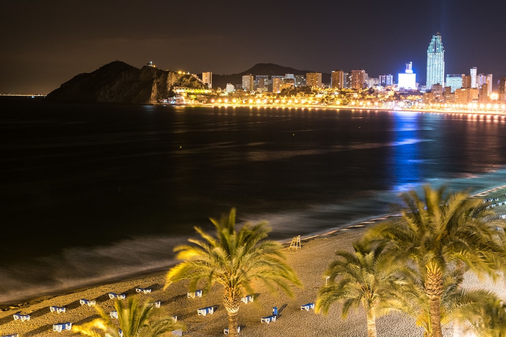 Apartamentos Flats Friends Atlantida — Beach in Benidorm, Valencian Community