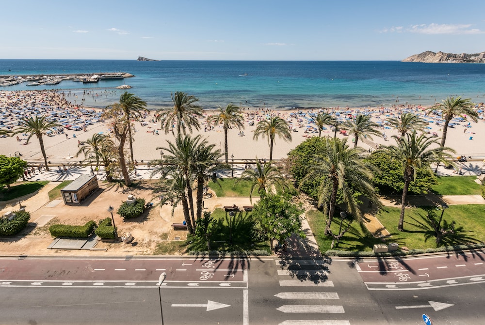 Apartamentos Flats Friends Atlantida — Beach in Benidorm, Valencian Community