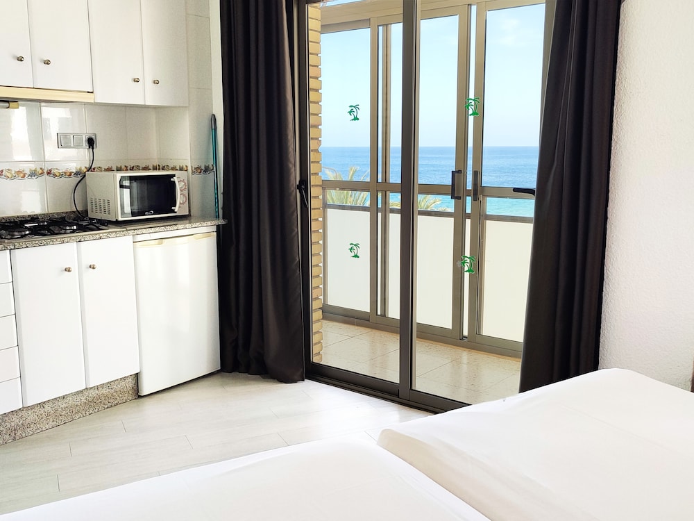 Apartamentos Flats Friends Atlantida — Hotel rooms in Benidorm, Valencian Community