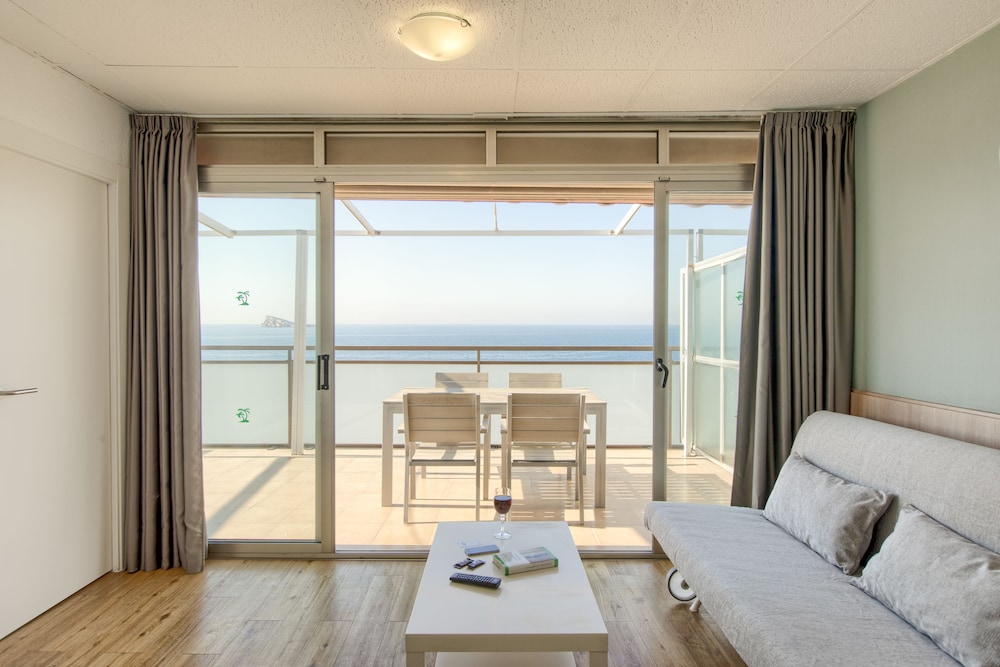 Apartamentos Flats Friends Atlantida — Hotel rooms in Benidorm, Valencian Community