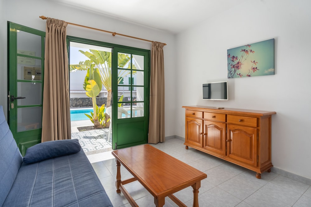 Apartamentos Aloe — Hotel rooms in Puerto del Carmen, Canary Islands