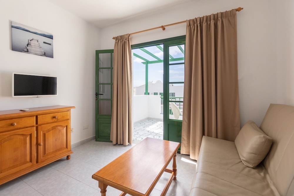 Apartamentos Aloe — Hotel rooms in Puerto del Carmen, Canary Islands