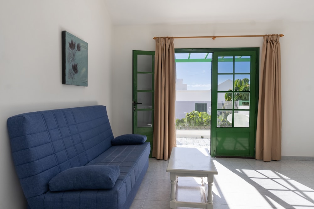 Apartamentos Aloe — Hotel rooms in Puerto del Carmen, Canary Islands