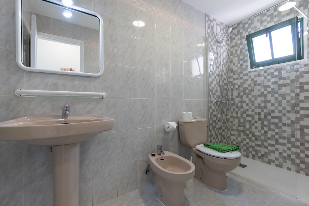 Apartamentos Aloe — Hotel rooms in Puerto del Carmen, Canary Islands