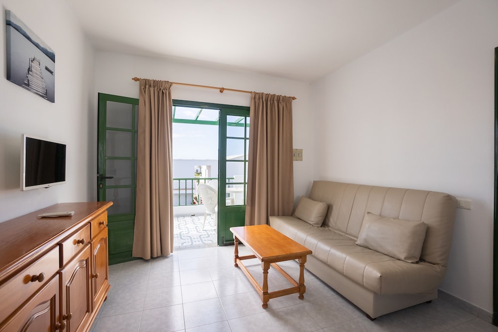 Apartamentos Aloe — Hotel rooms in Puerto del Carmen, Canary Islands