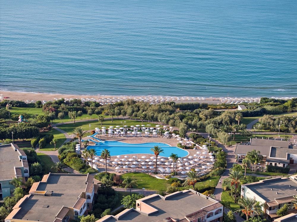 Serenusa Resort