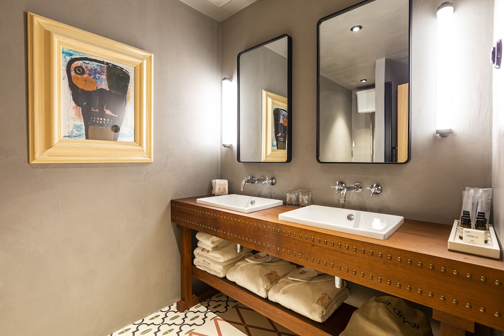 Hotel La Torre del Canonigo - Small Luxury Hotels — Hotel rooms in Ibiza Town, Balearic Islands