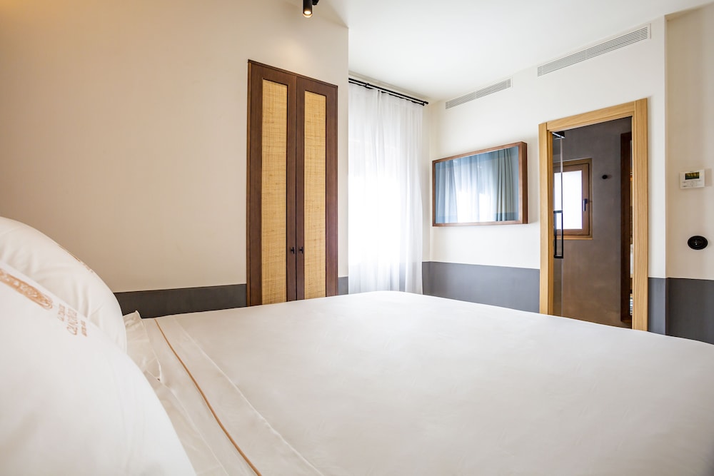 Hotel La Torre del Canonigo - Small Luxury Hotels — Hotel rooms in Ibiza Town, Balearic Islands