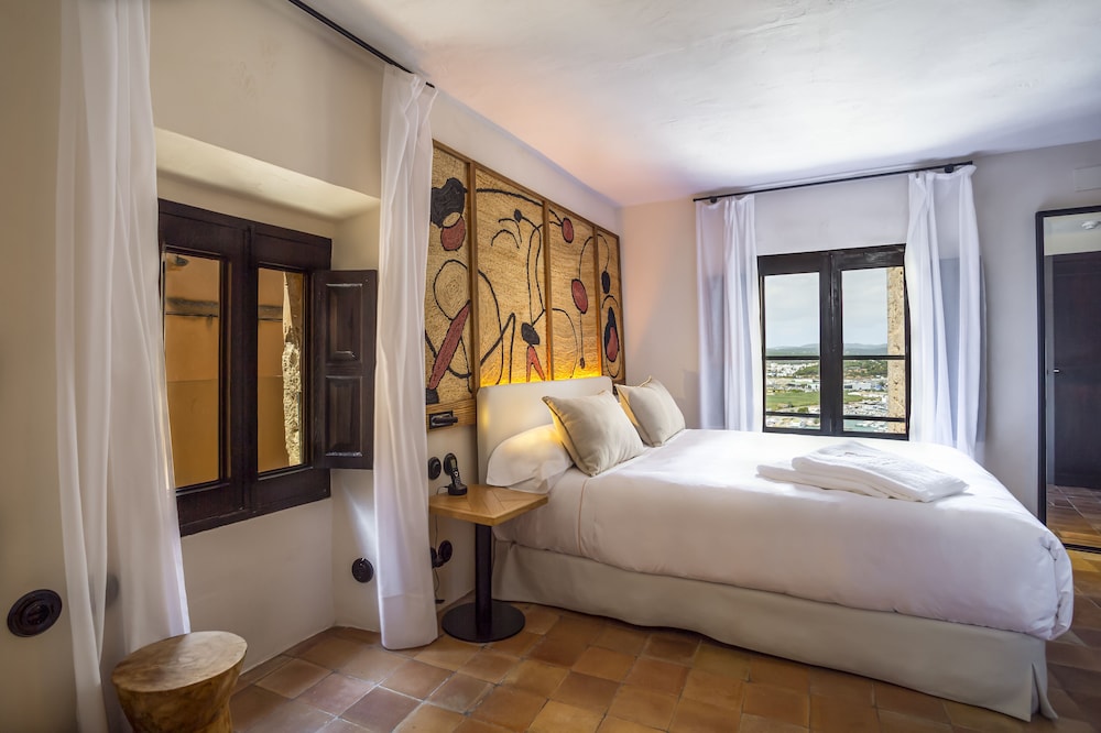Hotel La Torre del Canonigo - Small Luxury Hotels — Hotel rooms in Ibiza Town, Balearic Islands