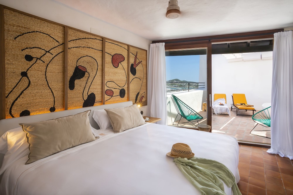 Hotel La Torre del Canonigo - Small Luxury Hotels — Hotel rooms in Ibiza Town, Balearic Islands