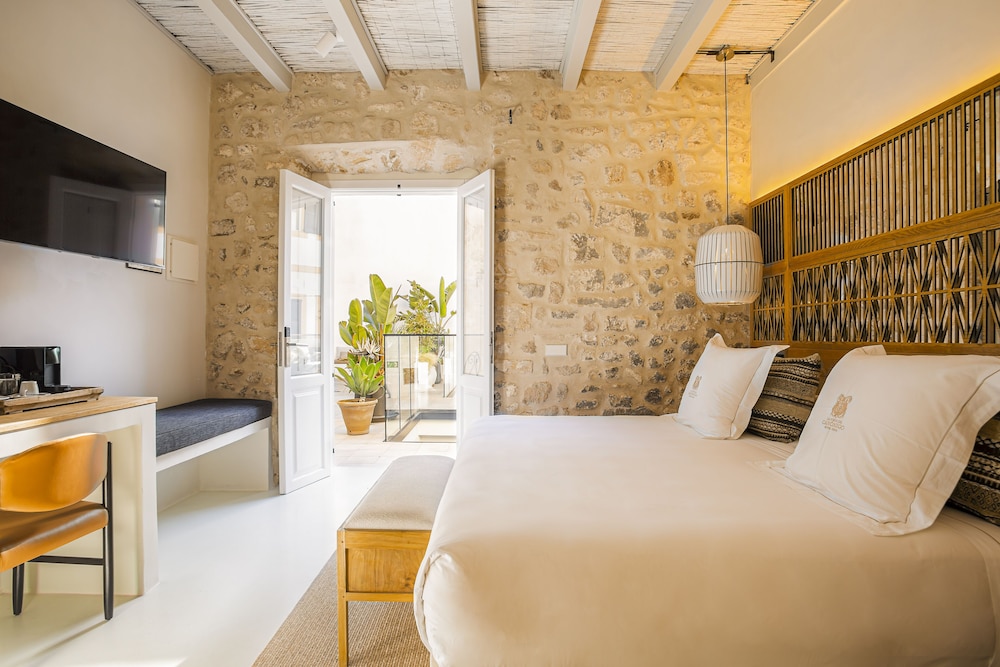 Hotel La Torre del Canonigo - Small Luxury Hotels — Hotel rooms in Ibiza Town, Balearic Islands