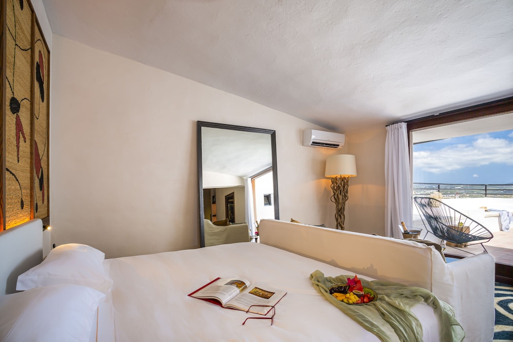 Hotel La Torre del Canonigo - Small Luxury Hotels — Hotel rooms in Ibiza Town, Balearic Islands