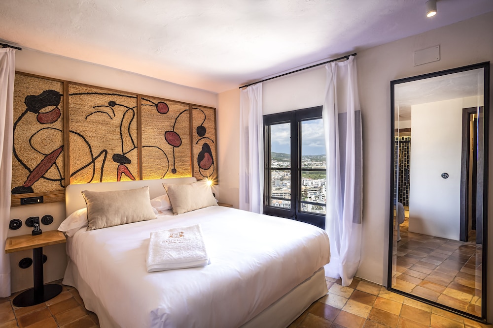 Hotel La Torre del Canonigo - Small Luxury Hotels — Hotel rooms in Ibiza Town, Balearic Islands