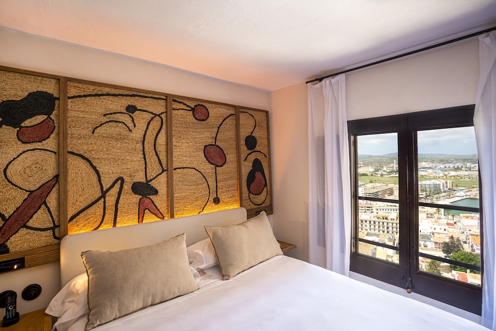 Hotel La Torre del Canonigo - Small Luxury Hotels — Hotel rooms in Ibiza Town, Balearic Islands