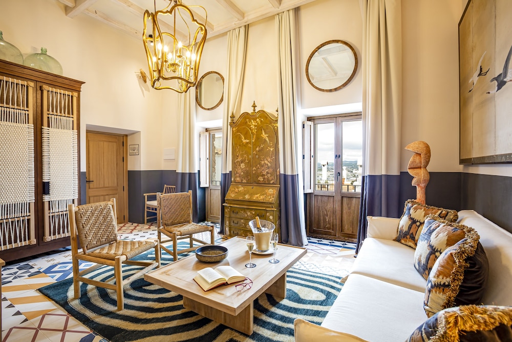 Hotel La Torre del Canonigo - Small Luxury Hotels — Hotel rooms in Ibiza Town, Balearic Islands