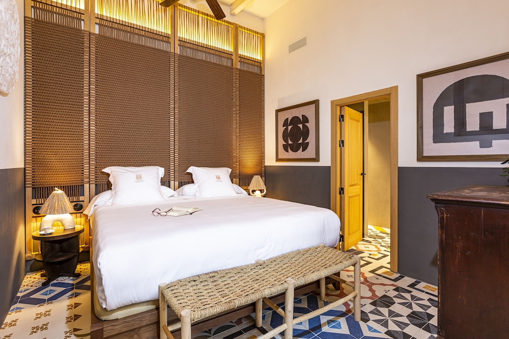 Hotel La Torre del Canonigo - Small Luxury Hotels — Hotel rooms in Ibiza Town, Balearic Islands