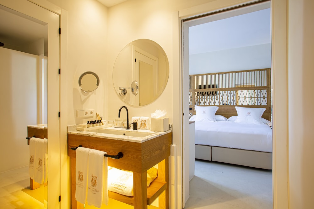 Hotel La Torre del Canonigo - Small Luxury Hotels — Hotel rooms in Ibiza Town, Balearic Islands