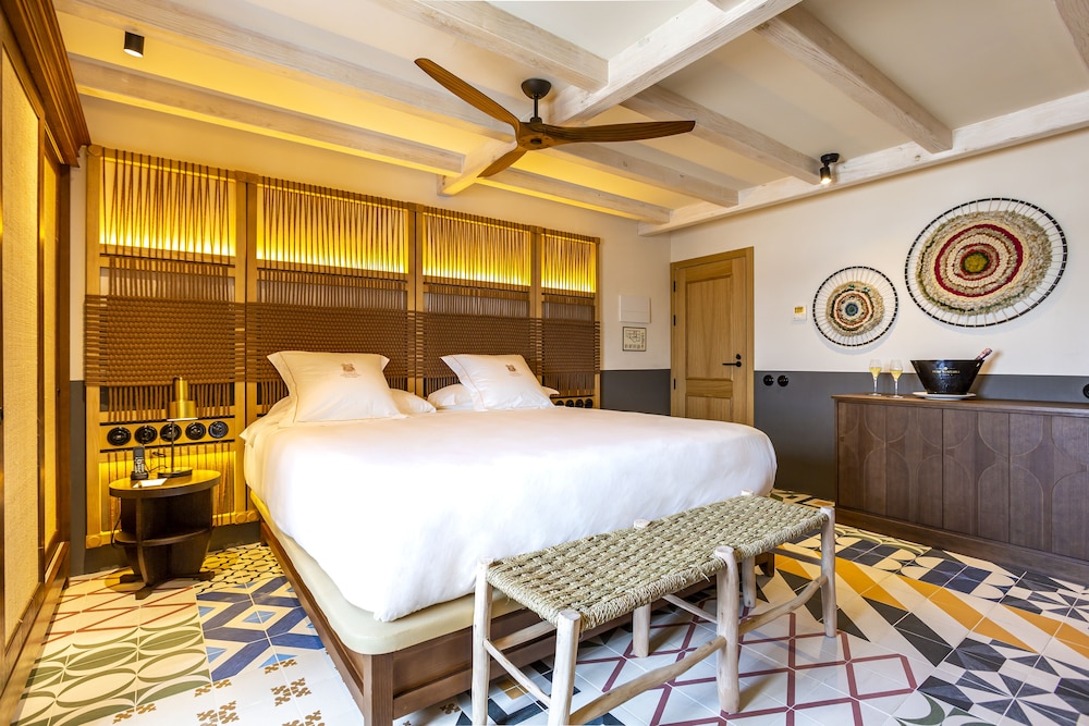Hotel La Torre del Canonigo - Small Luxury Hotels — Hotel rooms in Ibiza Town, Balearic Islands