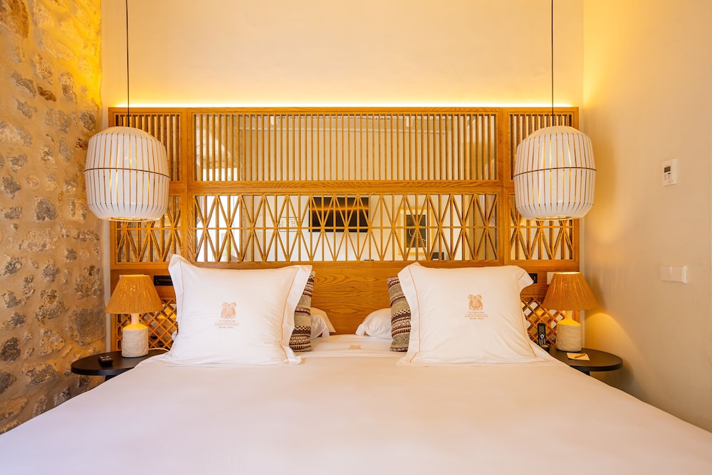 Hotel La Torre del Canonigo - Small Luxury Hotels — Hotel rooms in Ibiza Town, Balearic Islands