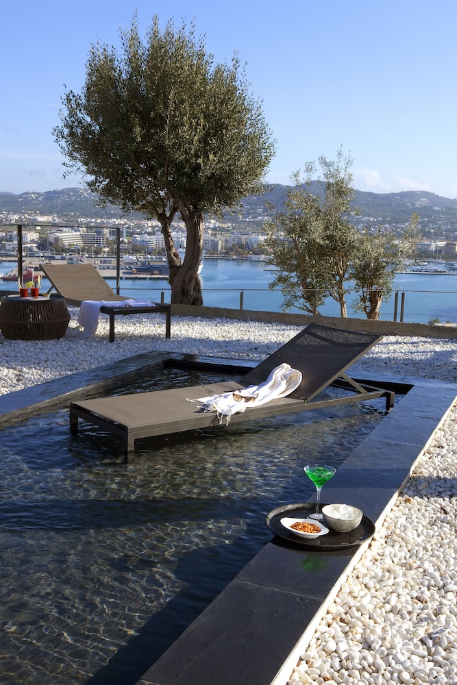 Hotel La Torre del Canonigo - Small Luxury Hotels — Swimming pool in Ibiza Town, Balearic Islands