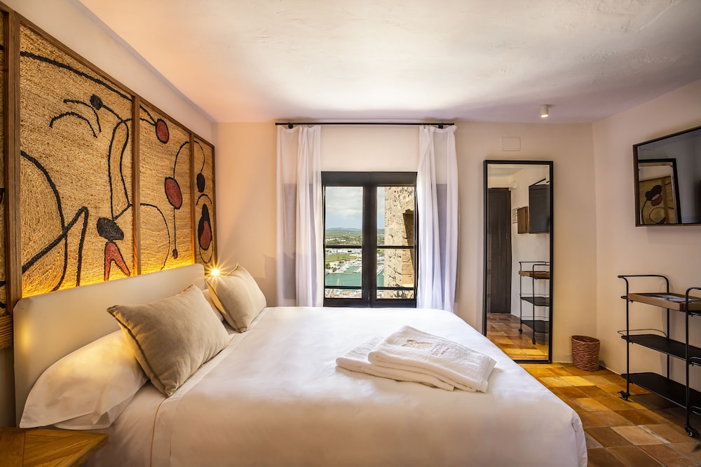 Hotel La Torre del Canonigo - Small Luxury Hotels — Hotel rooms in Ibiza Town, Balearic Islands