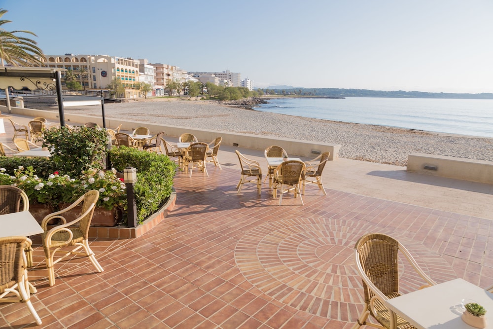 Hotel Club S'illot — Restaurant & bars in S'Illot, Balearic Islands