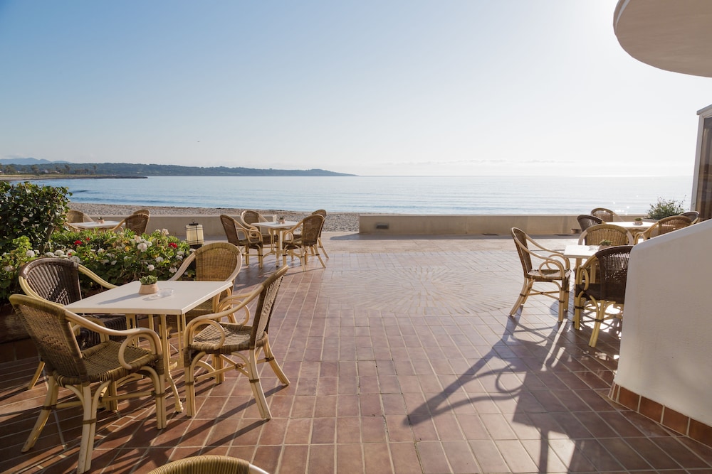 Hotel Club S'illot — Restaurant & bars in S'Illot, Balearic Islands