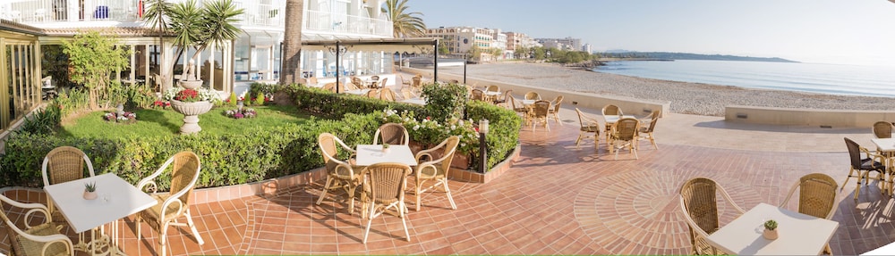 Hotel Club S'illot — Restaurant & bars in S'Illot, Balearic Islands