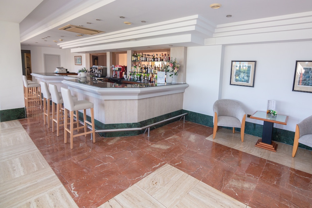 Hotel Club S'illot — Restaurant & bars in S'Illot, Balearic Islands