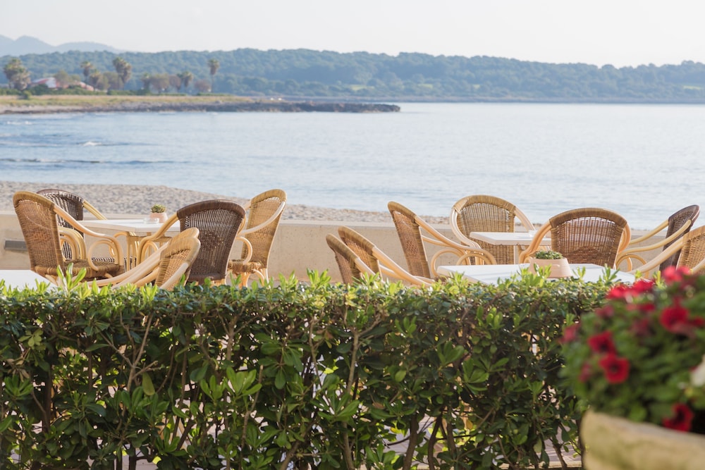 Hotel Club S'illot — Restaurant & bars in S'Illot, Balearic Islands