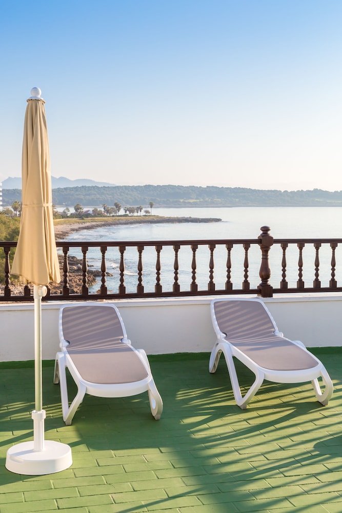 Hotel Club S'illot — Beach in S'Illot, Balearic Islands
