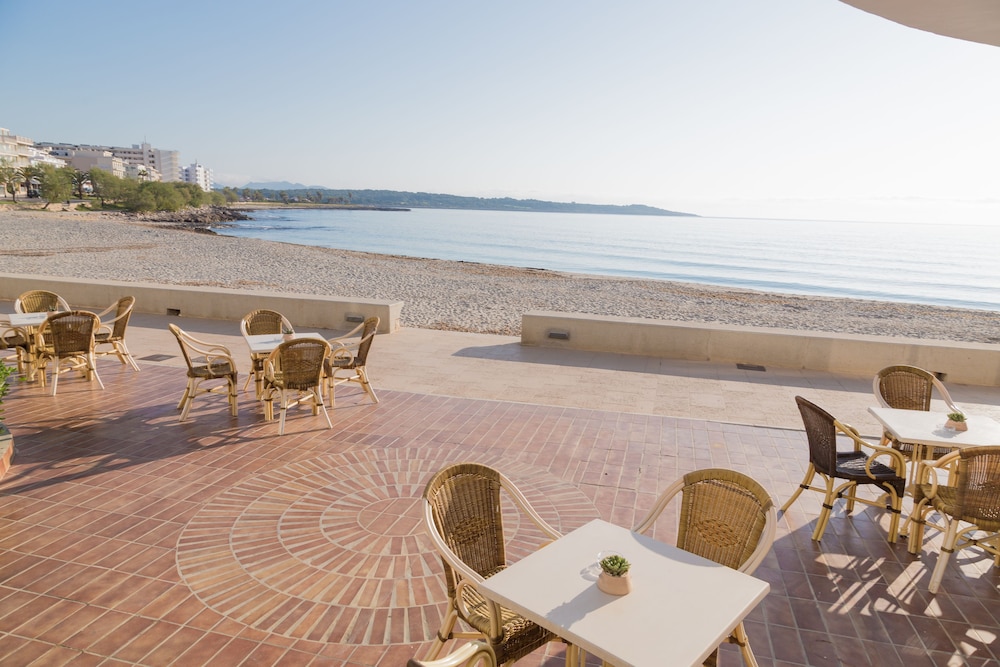 Hotel Club S'illot — Beach in S'Illot, Balearic Islands