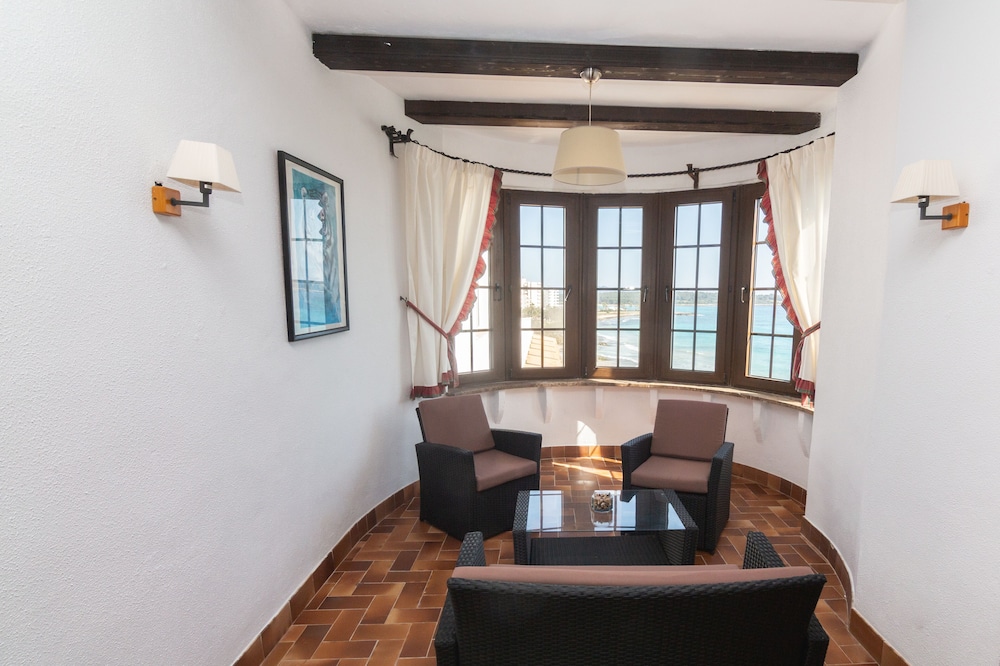 Hotel Club S'illot — Hotel rooms in S'Illot, Balearic Islands