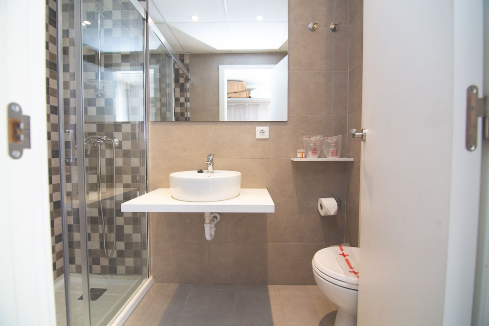 Hotel Club S'illot — Hotel rooms in S'Illot, Balearic Islands