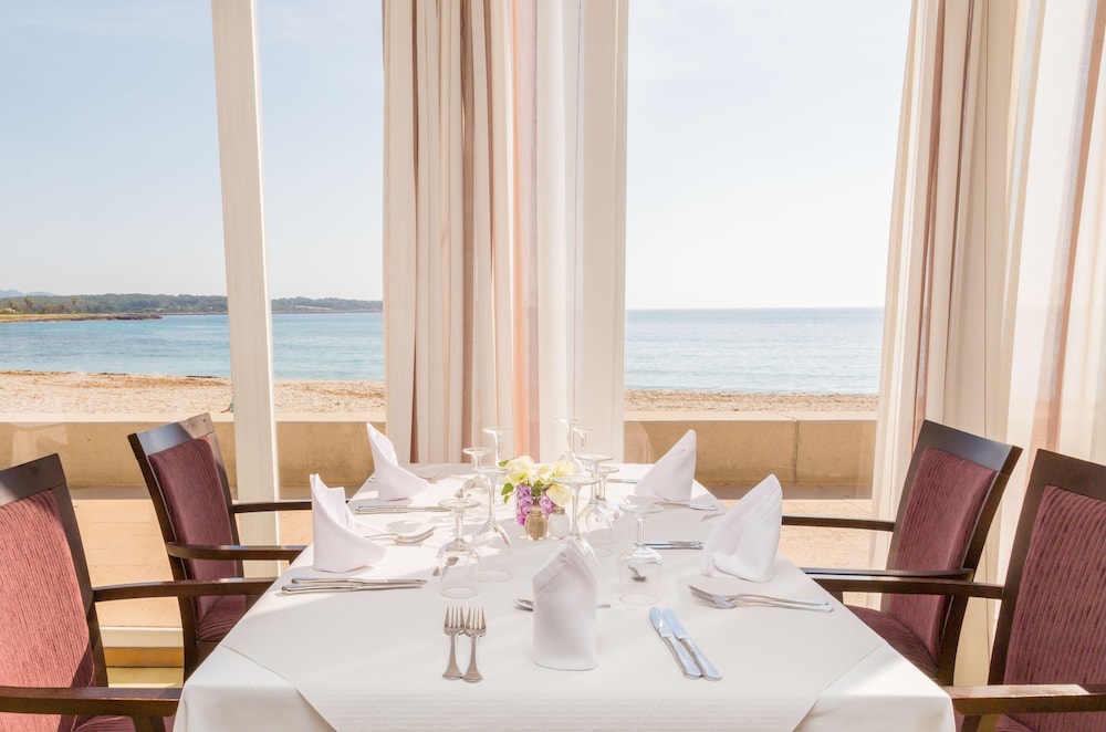 Hotel Club S'illot — Restaurant & bars in S'Illot, Balearic Islands
